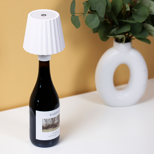 HJA47-BÍLÁ | Stolní LED lampa s vestavěnou baterií | Stolní lampa namontovaná na láhvi