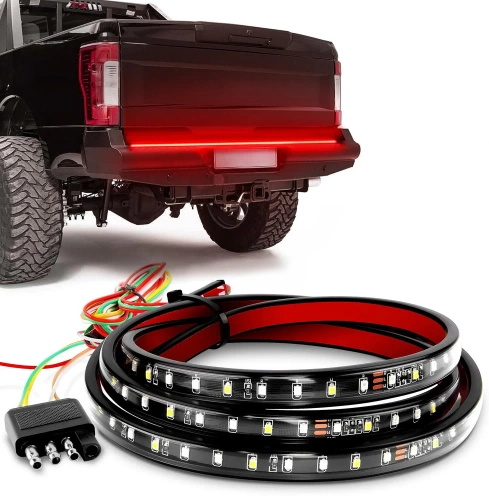 A treia lumină de frână sub spoiler, în spatele mașinii | LED | 150 cm