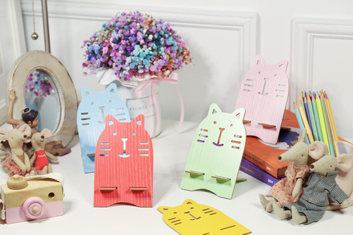 PSI-CF002-CAT | Un soporte para teléfono con forma de gato.