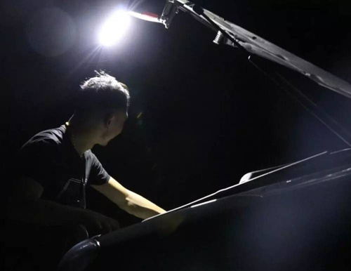 W29 | Nabíjateľná 5W LED pracovná lampa s háčikom a magnetickou základňou | 2600 mAh | 3 svetelné režimy