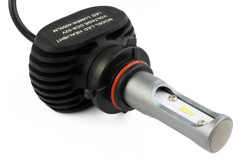 Un set de becuri LED HB4 9006 CSP 50W 8000 lm