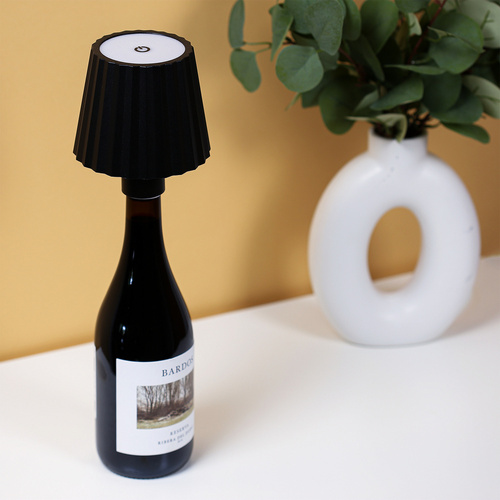 HJA47-ČERNÁ| Stolní LED lampa s vestavěnou baterií | Stolní lampa namontovaná na láhvi