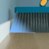 Rengøringssæt med kost og fejebakke på langt skaft | Kost med roterende hoved og foldbar fejebakke | FBS-2in1-Blå