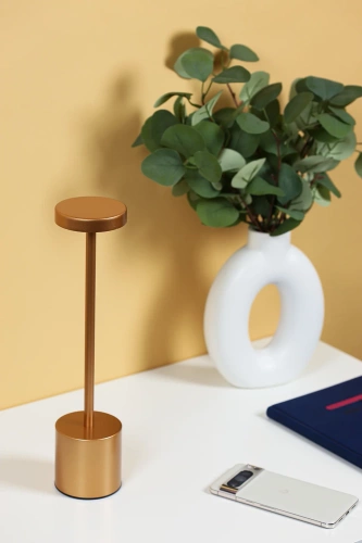 HJA21-COBRE | | Candeeiro de mesa com bateria incorporada | Uma lâmpada noturna com três cores de luz