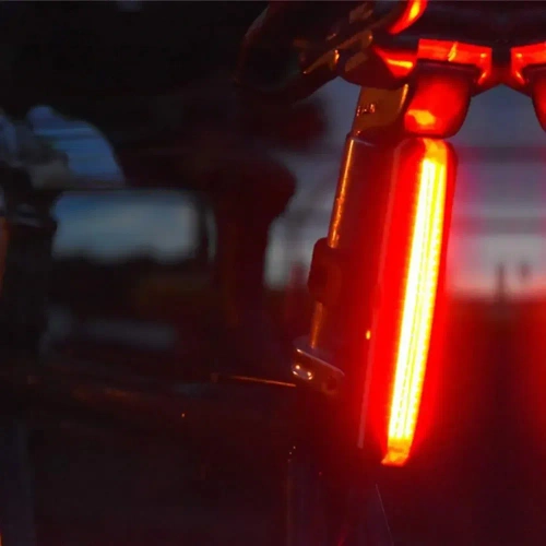 Krachtige COB 100lm fietsachterlamp | Fietslamp met ingebouwde accu - USB oplaadbaar | Lichtgewicht fietslamp 40g | BK-L2266