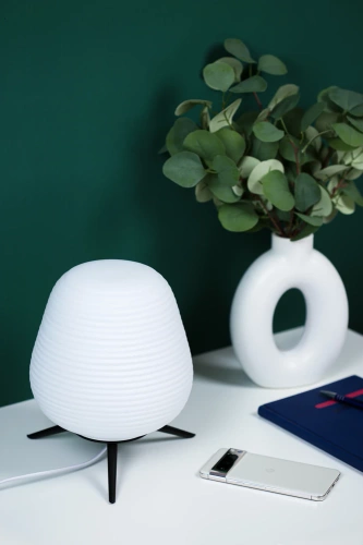 CSD-C2027-W | Lampada da tavolo con paralume opalino | Lampada da comodino in vetro