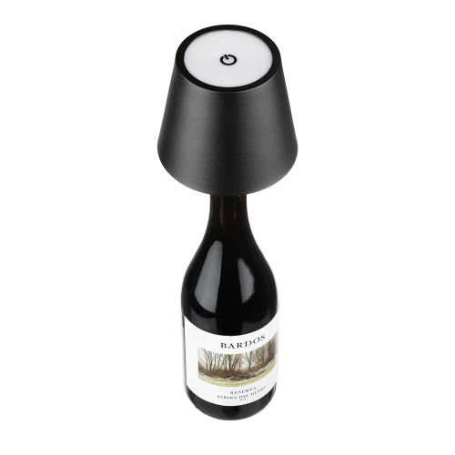 HJA45-NEGRO | Lámpara de mesa LED con batería incorporada | Una lámpara de mesa montada sobre una botella.