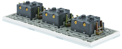 F60-SC80-3 | Drievoudige stekkerdoos met aarding F60 met frame | Wit gehard glas | 230V