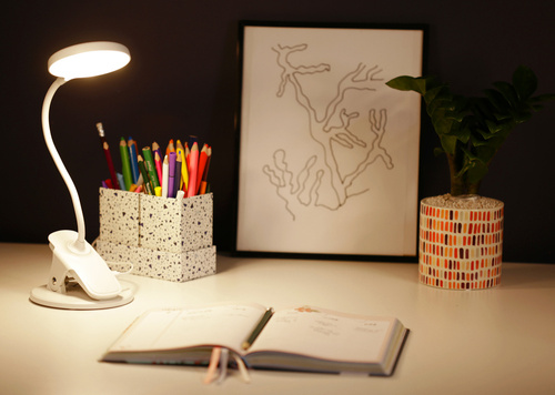 P5-3 | Lámpara LED para escritorio escolar con clip para mesa | Interruptor tactil