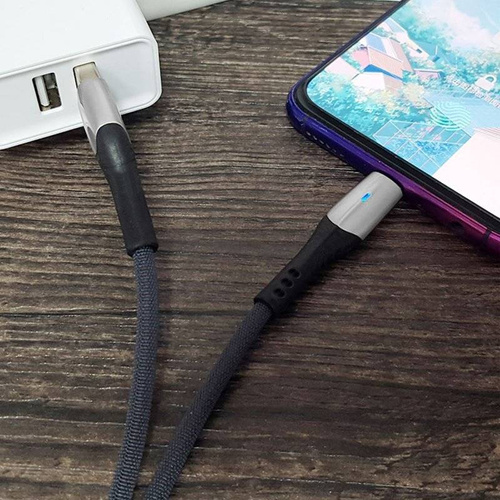 UC-010 | Lightning (iPhone) 1M | Reinforced USB cable with LED and aluminum connectors to the phone