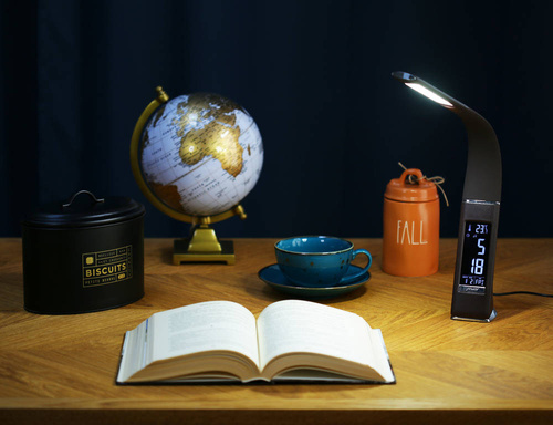 MT-542 | En bordlampe med LCD-display til kontoret eller studiet | ur, alarm, dato, temperatur