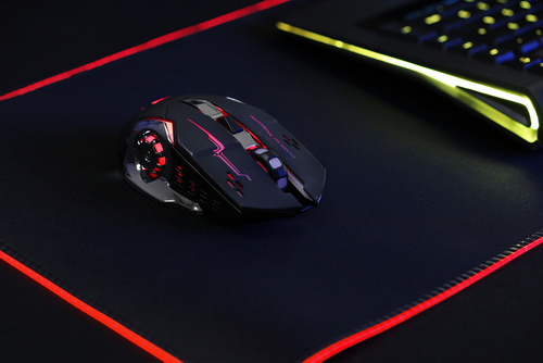 Q13 | RGB LED belaidė žaidimų pelė | 1200-2400 DPI