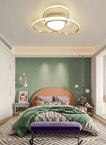 Una lámpara de techo moderna que cambia el color de la luz. LED | Remoto