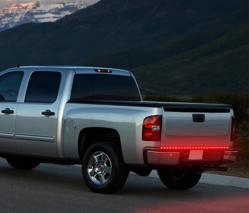 A treia lumină de frână sub spoiler, în spatele mașinii | LED | 150 cm