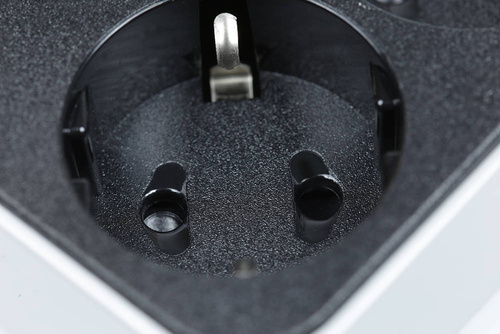 CX-U613 | Túlfeszültség elleni elosztó 2M | 3 db 230V-os és 6 db 5V-os USB-aljzat | 2M hosszabbító kábel