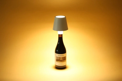 HJA46-BRANCO | Candeeiro de mesa LED com bateria incorporada | Um candeeiro de mesa montado numa garrafa