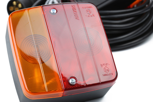 JH101B | 12-24V | O pereche de lămpi spate pentru remorci, semiremorci, mașini agricole cu magnet | a fi conectat la un cablaj de instalare | Aprobare E4