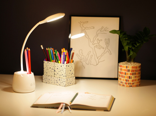 MT-812 | Lámpara de escritorio LED de 5W con modo noche | Contenedor para bolígrafos, crayones.