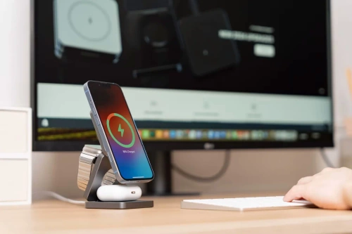 Italiano: Caricabatterie wireless MagSafe 3 in 1 | Stazione di docking per dispositivi Apple